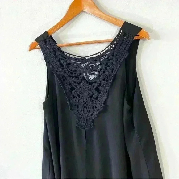 Bobeau black swing layered top with cross cross detail on front - Picture 4 of 4